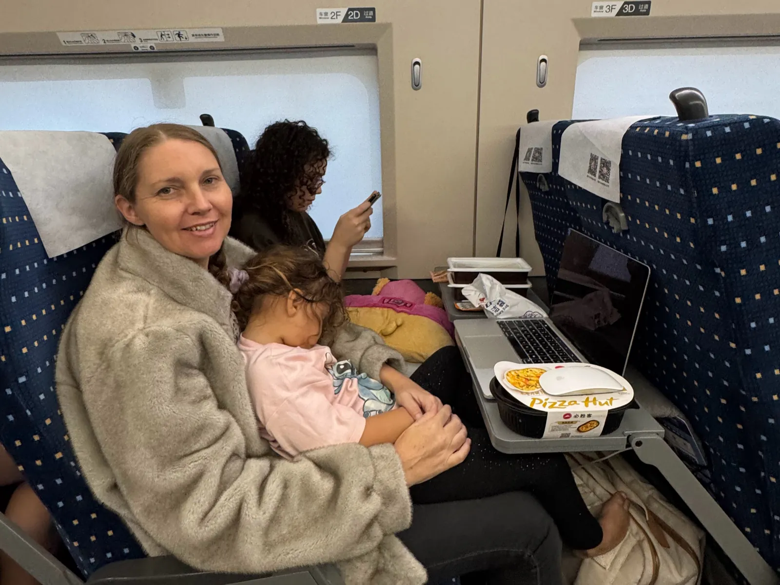 Working and family travel on a China high-speed train